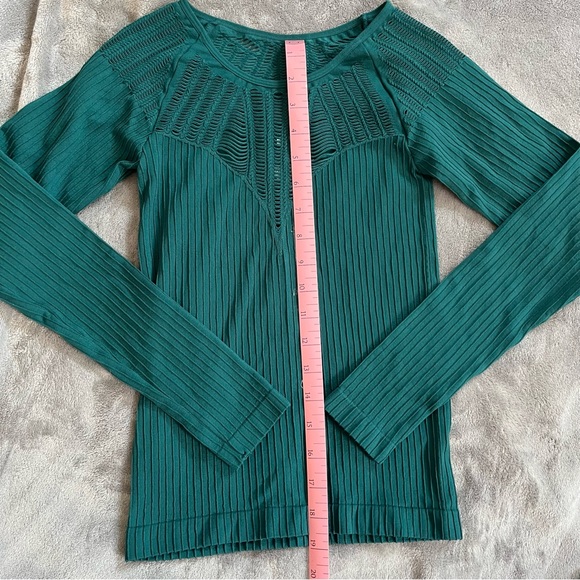 Express green long sleeve top Size SX - Picture 3 of 5